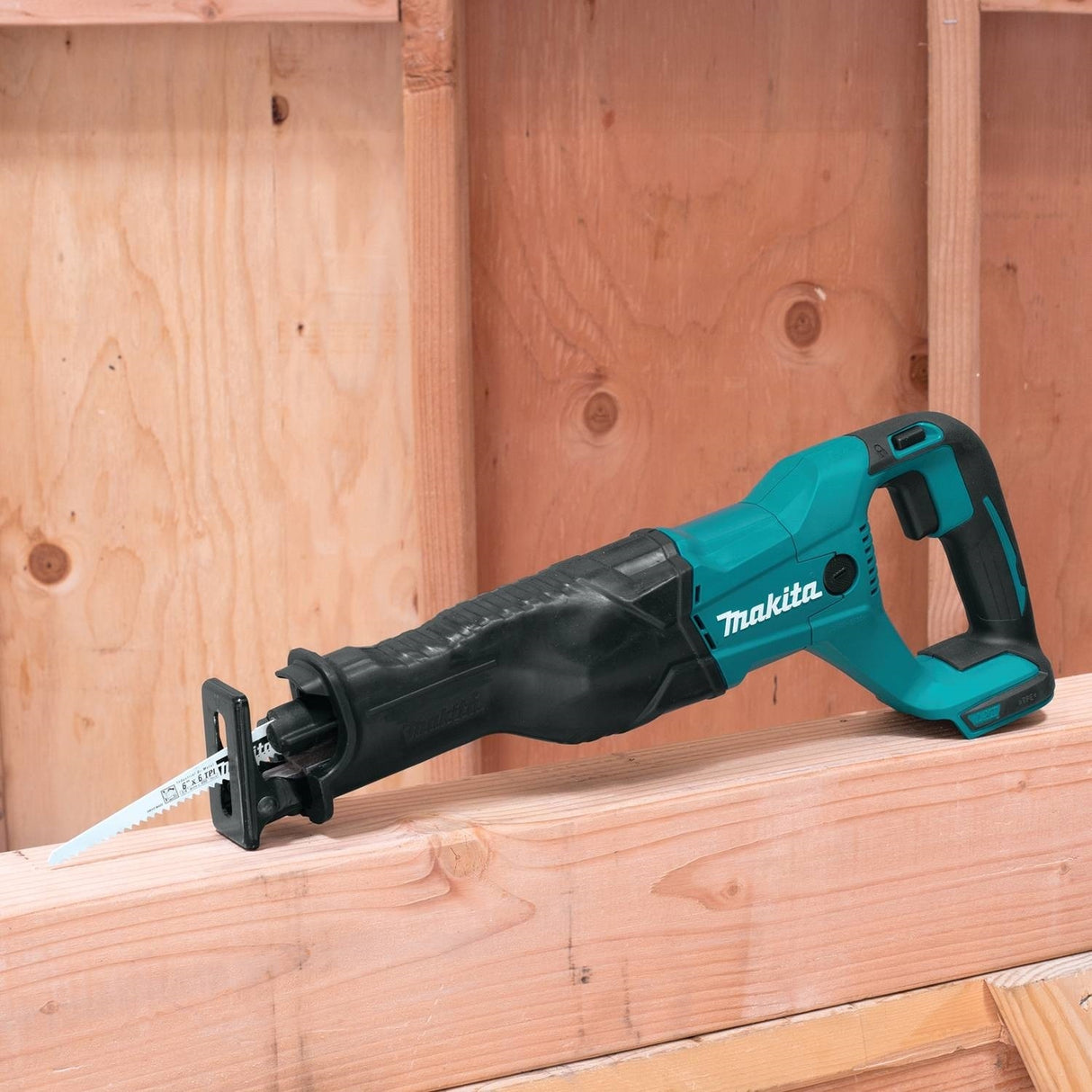 Makita XRJ04Z 18V LXT Lithium-Ion Cordless Reciprocating Saw (Tool Only)