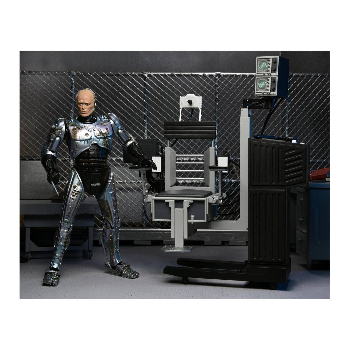 NECA 7-Inch Ultimate Battle-Damaged RoboCop & ED-209 10-Inch Action Figures