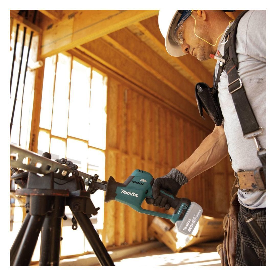 Makita XRJ08Z 18V LXT Lithium-Ion Brushless Cordless Recipro Saw Tool