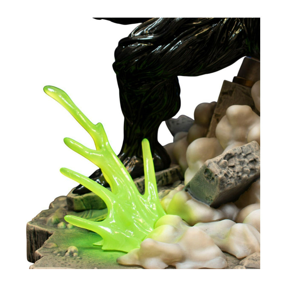 Diamond Select Toys Marvels Spider Man 2 Venom Gallery Diorama PVC Statue