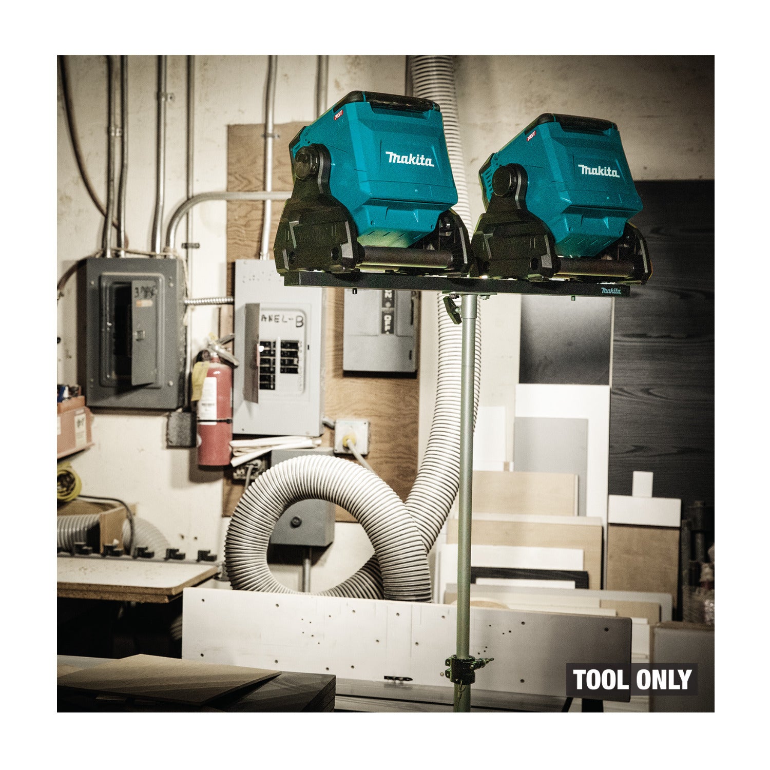 Makita ML005G 40V MAX XGT Lithium-Ion Cordless Work Light (Tool Only)