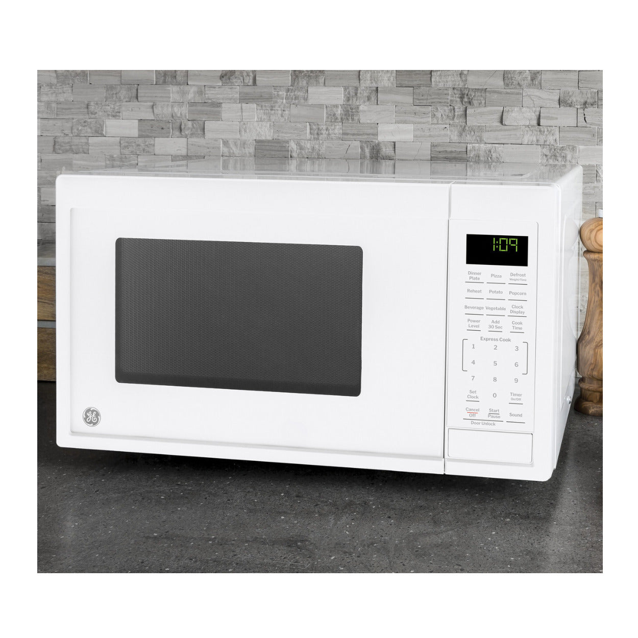 GE Appliances 0.9 Cu. Ft. 900W Countertop Microwave Oven (White)