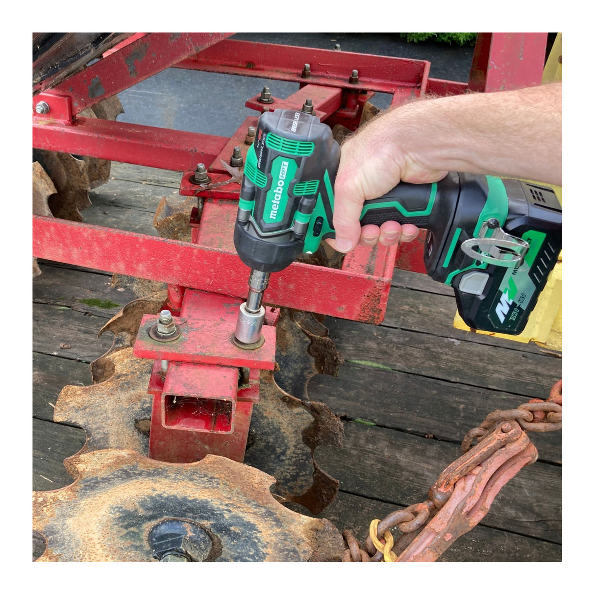 Metabo HPT 36V MultiVolt Cordless 1/2-Inch Mid-Torque Impact Wrench Kit