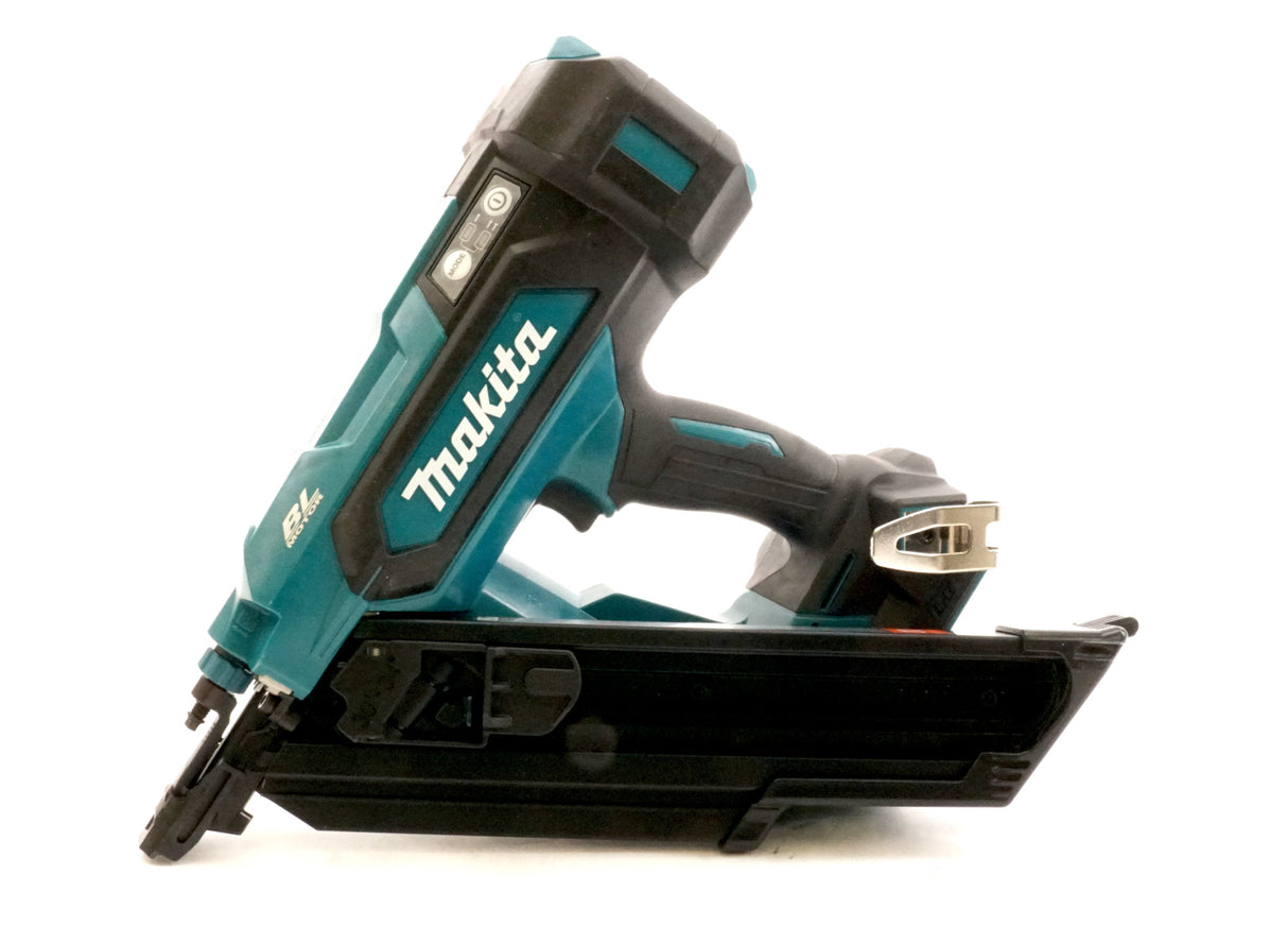 Makita 18V LXT Li-Ion 30 Degree 3-1/2 Inch Cordless Framing Nailer (Tool Only) (Used)