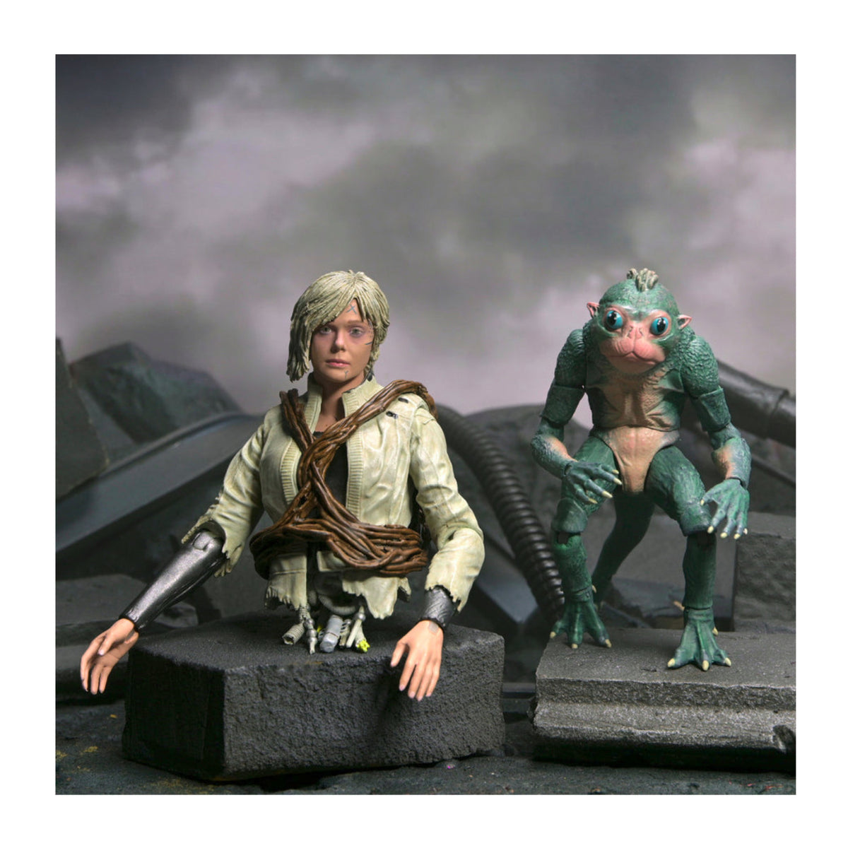 Neca Predator Badlands Ultimate Thia and Bud Action Figure Kit with Themed Accessories