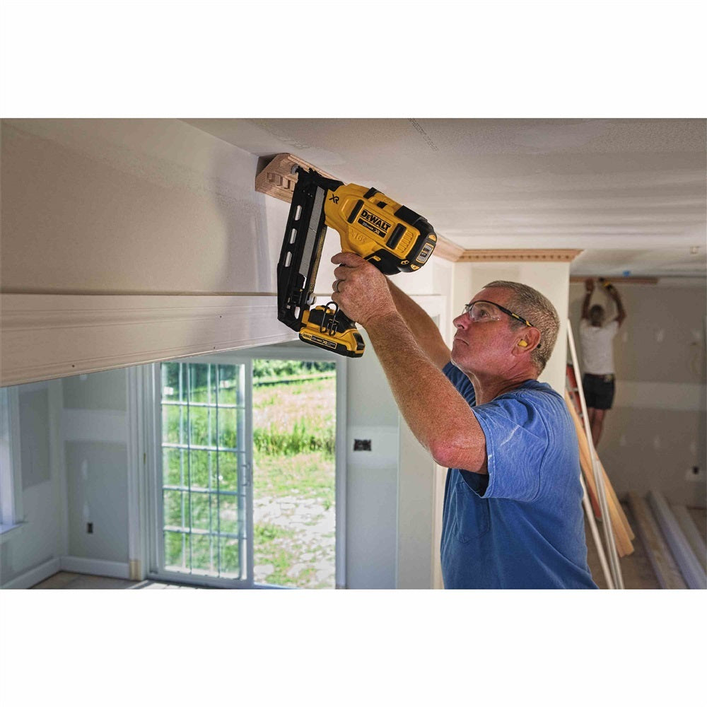 Dewalt 20V Max XR 16 Gauge Angled Finish Nailer Kit