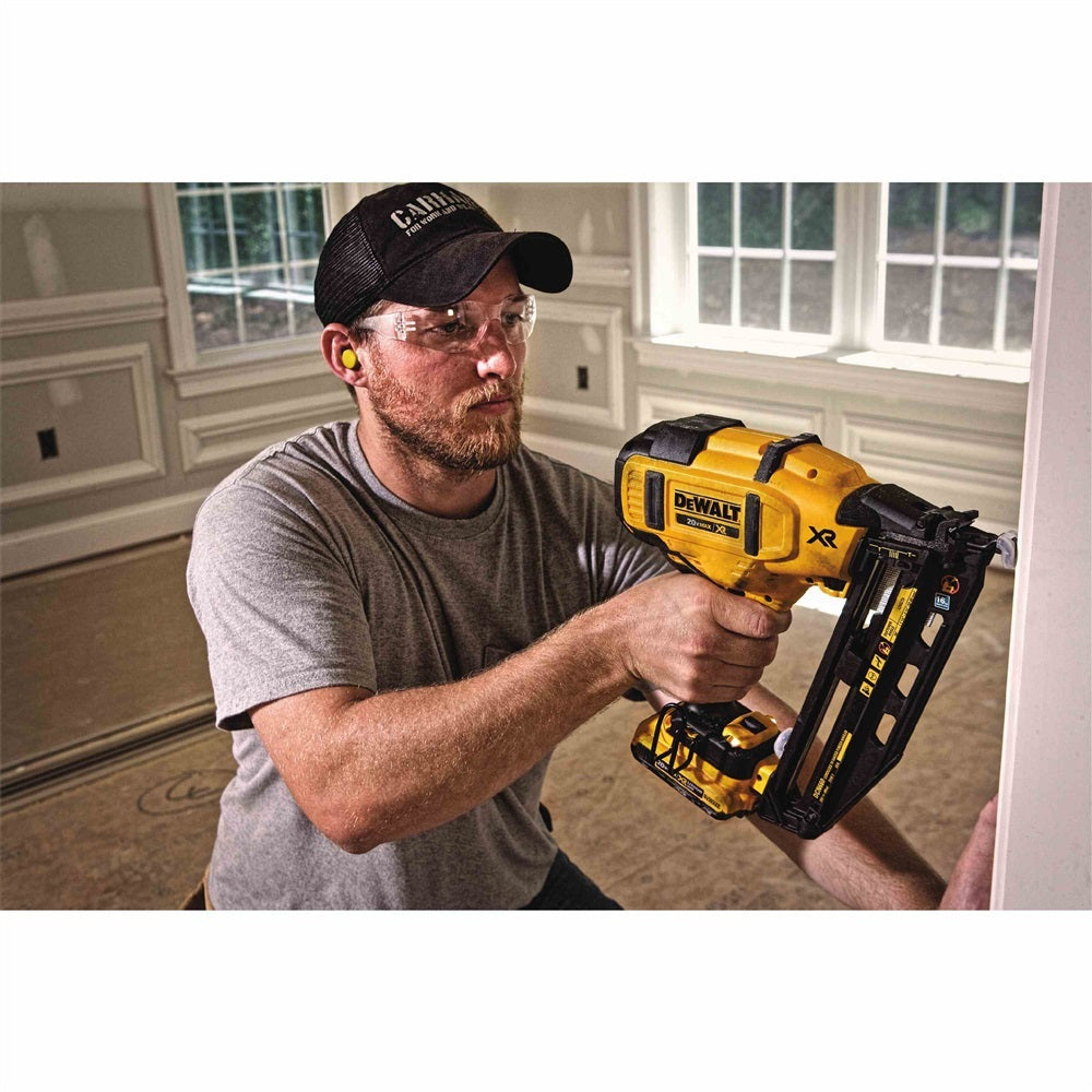 Dewalt 20V Max XR 16 Gauge Angled Finish Nailer Kit