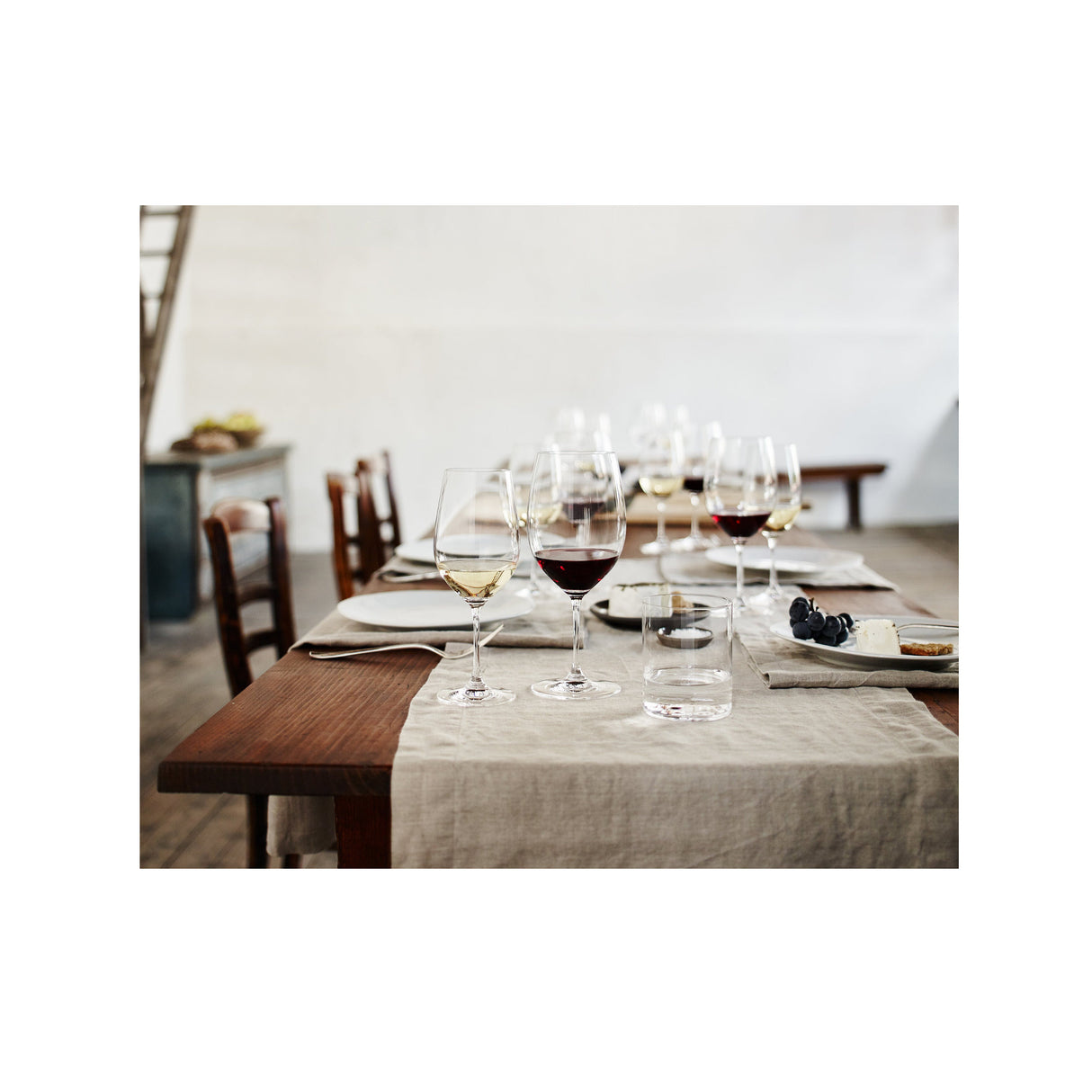 Riedel VINUM Bordeaux Glasse Bundle with Wine Pourer with Stopper (4-Pack)