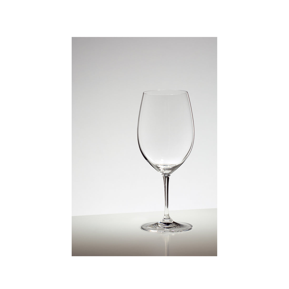 Riedel VINUM Bordeaux Glasse Bundle with Wine Pourer with Stopper (4-Pack)
