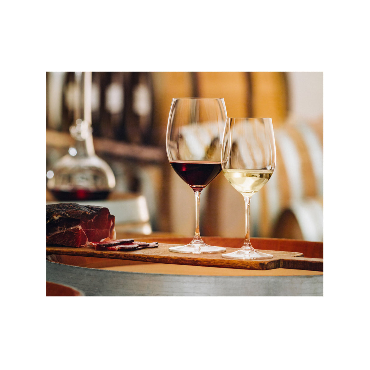 Riedel VINUM Bordeaux Glasse Bundle with Wine Pourer with Stopper (4-Pack)