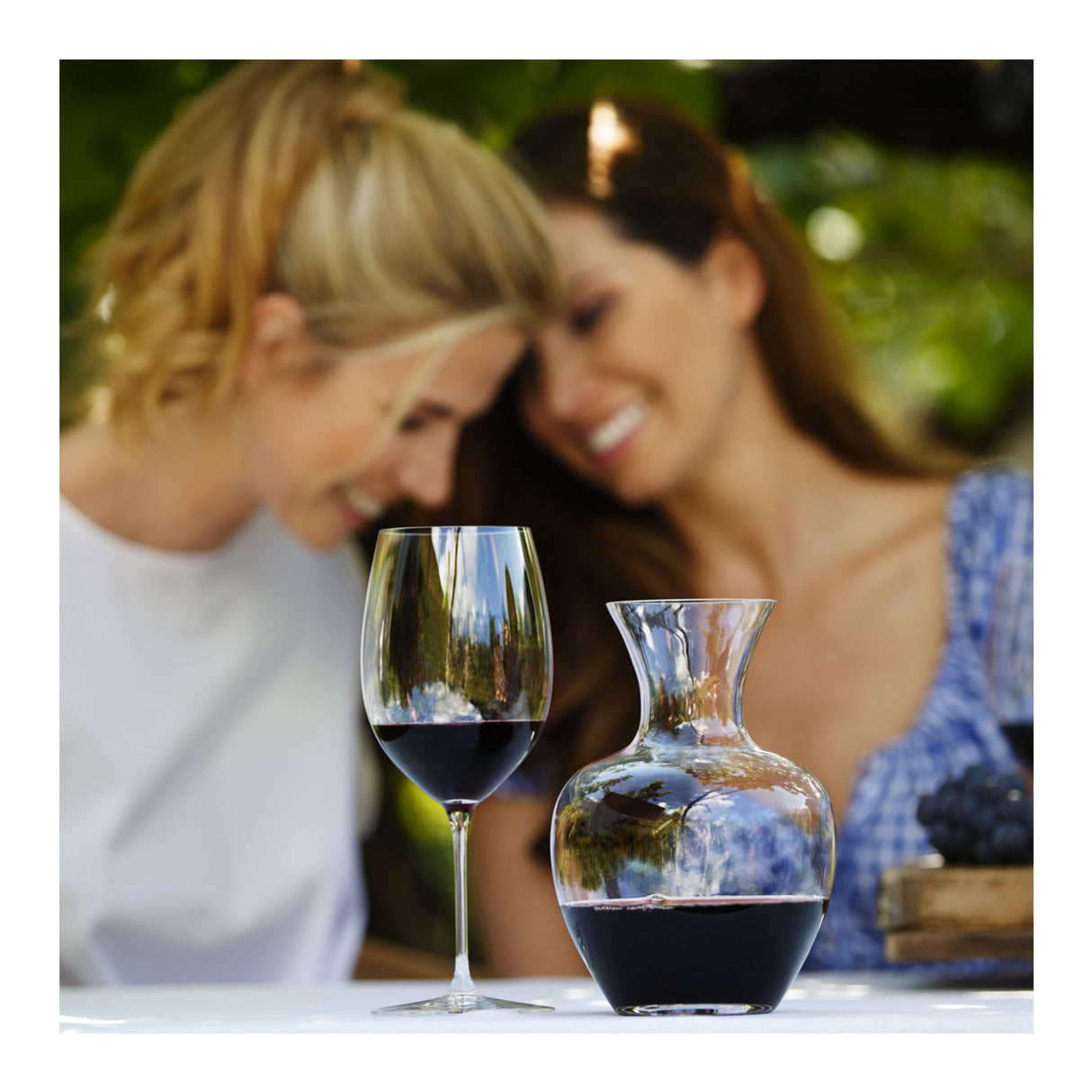 Riedel VINUM Bordeaux Glasse Bundle with Wine Pourer with Stopper (4-Pack)