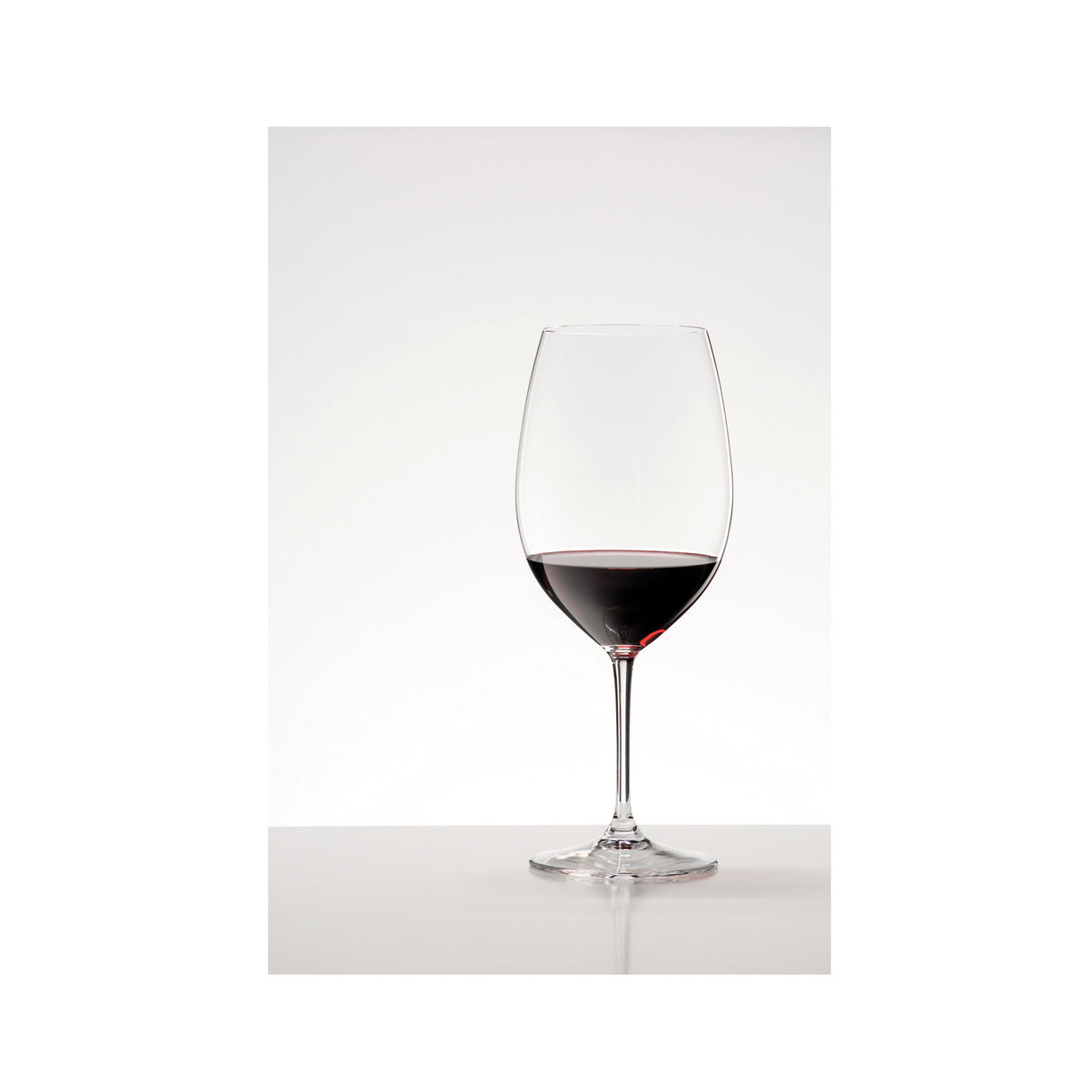 Riedel VINUM Bordeaux Glasse Bundle with Wine Pourer with Stopper (4-Pack)