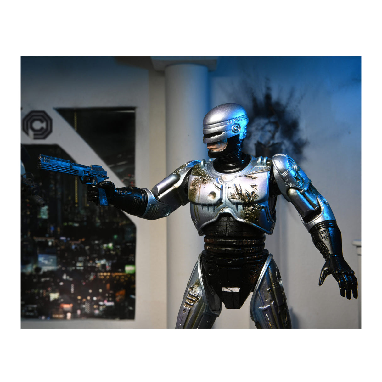 NECA 7-Inch Ultimate Battle-Damaged RoboCop & ED-209 10-Inch Action Figures