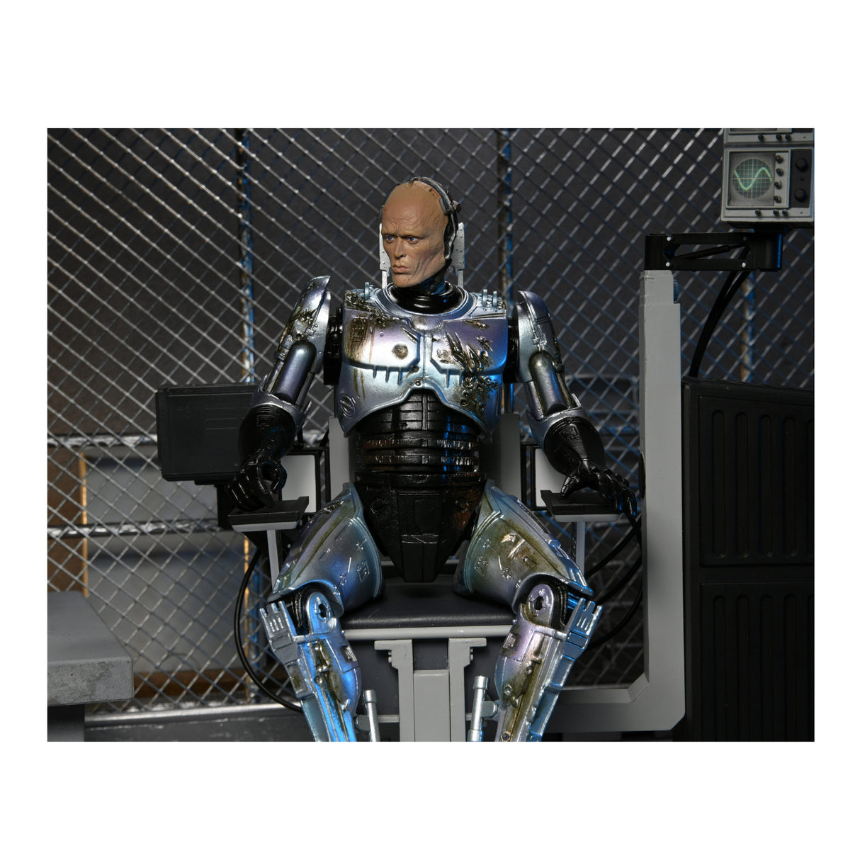 NECA 7-Inch Ultimate Battle-Damaged RoboCop & ED-209 10-Inch Action Figures
