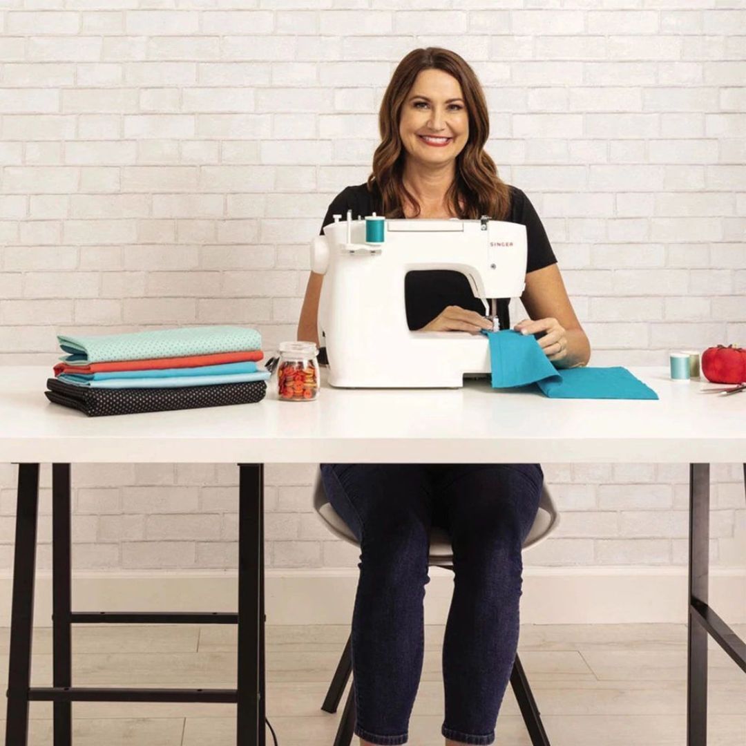 Singer M1500 Mechanical Sewing Machine with 57 Stitch Applications and Four-Step Buttonhole