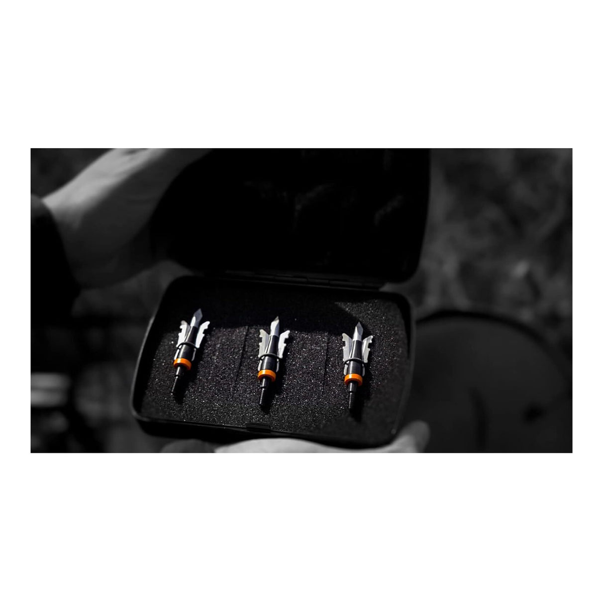 Wasp Boss 100-Grain Fixed-Blade Broadhead Arrow (6-Pack) and Case Bundle