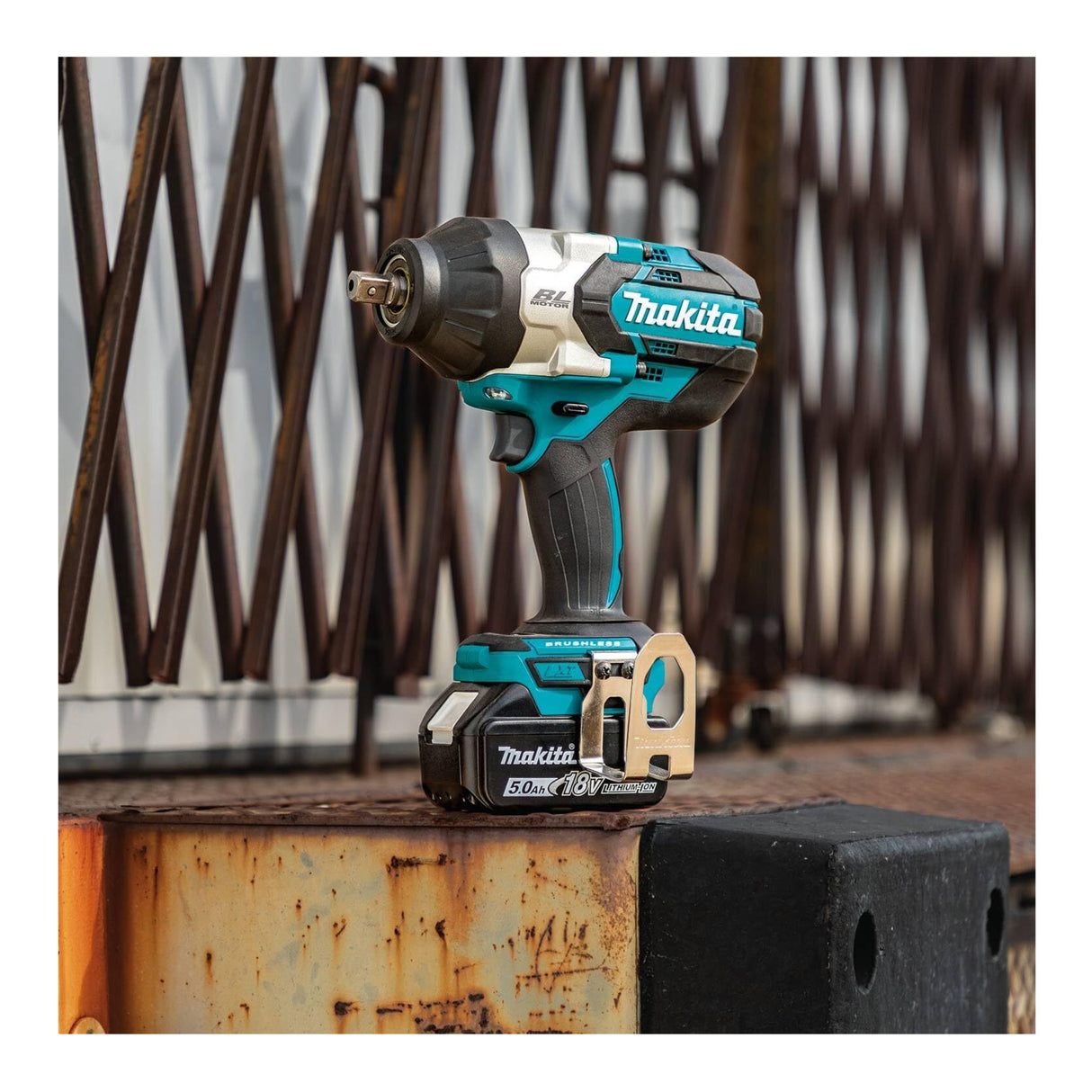 Makita XWT19T 18V LXT Lithium-Ion Brushless Cordless Drive Impact Wrench Kit