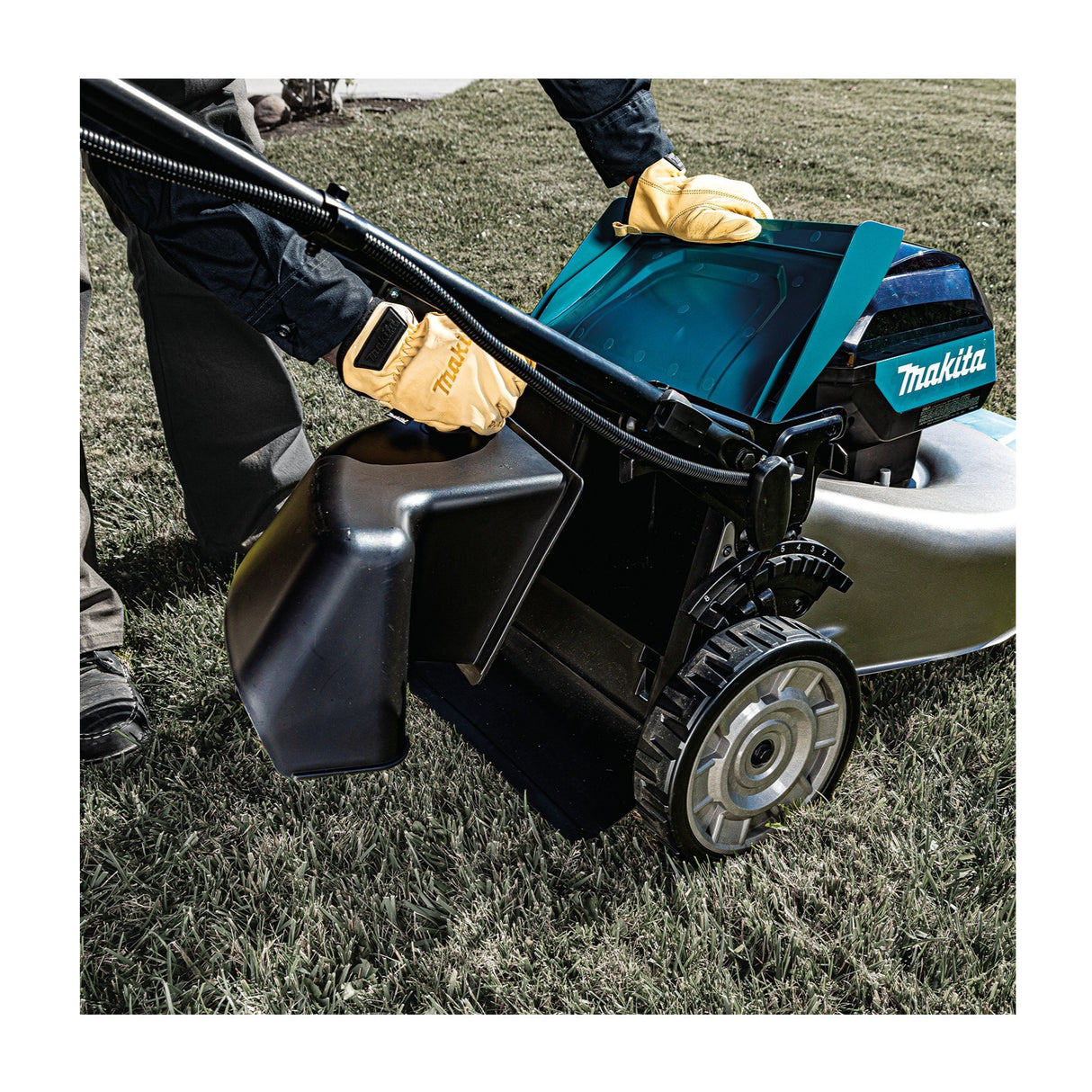 Makita 40V MAX XGT Brushless 21-Inch Self-Propelled Commercial Lawn Mower Kit