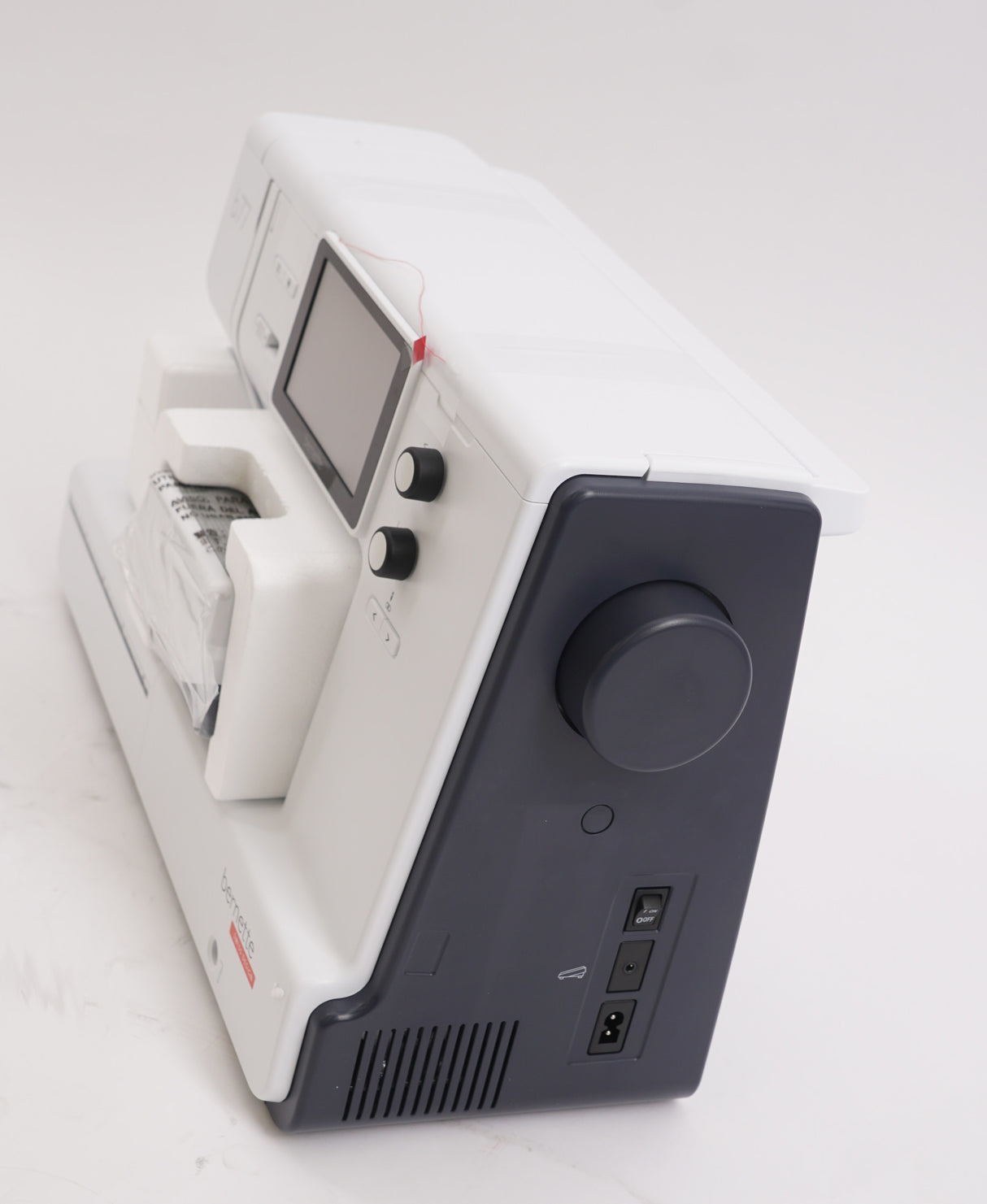 BERNETTE B77 SEWING MACHINE (Used)