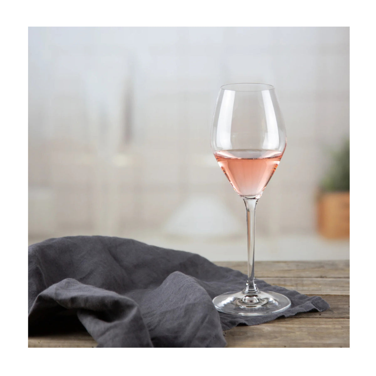 RIEDEL Extreme Rosé / Champagne Glasses with Diamond Shaped Bowls and 4.23 oz Capacity (2-Pack)